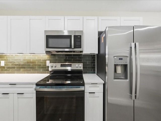 1912 E HANNA AVENUE, Tampa, FL 33610