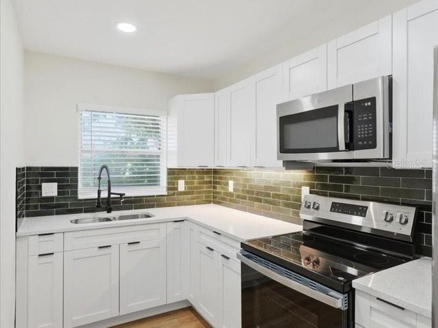 1912 E HANNA AVENUE, Tampa, FL 33610