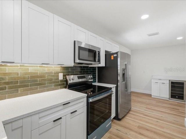 1912 E HANNA AVENUE, Tampa, FL 33610