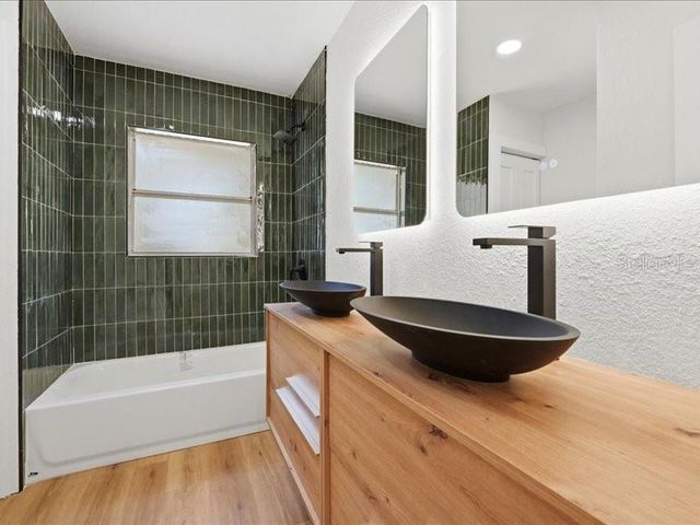 1912 E HANNA AVENUE, Tampa, FL 33610