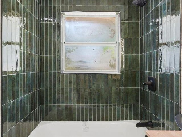 1912 E HANNA AVENUE, Tampa, FL 33610