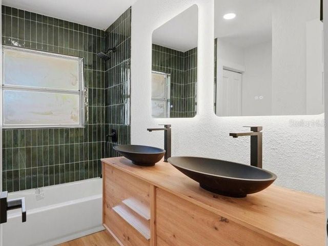 1912 E HANNA AVENUE, Tampa, FL 33610