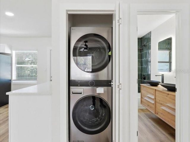 1912 E HANNA AVENUE, Tampa, FL 33610