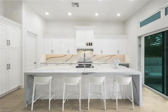 14574 Regatta LN, Naples, FL 34114