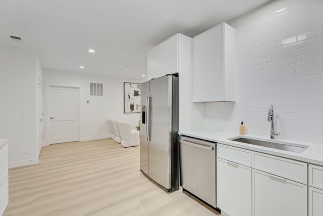 9201 Milwaukee Avenue N 208, Niles, IL 60714