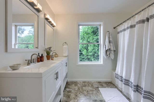 4810 FAKE RD, York, PA 17406