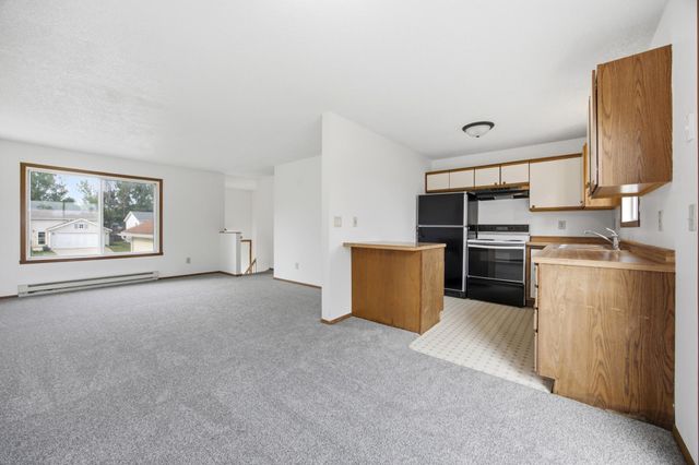 748 14th Avenue W, West Fargo, ND 58078