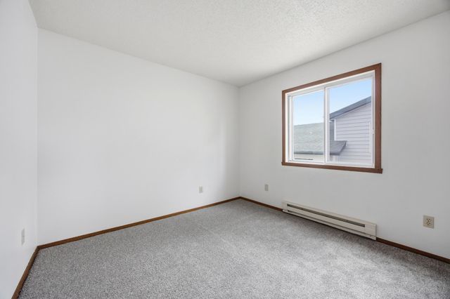 748 14th Avenue W, West Fargo, ND 58078