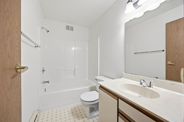 748 14th Avenue W, West Fargo, ND 58078