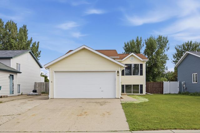 748 14th Avenue W, West Fargo, ND 58078