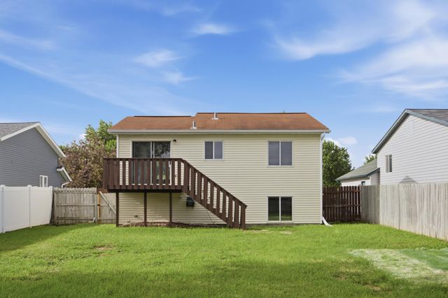 748 14th Avenue W, West Fargo, ND 58078