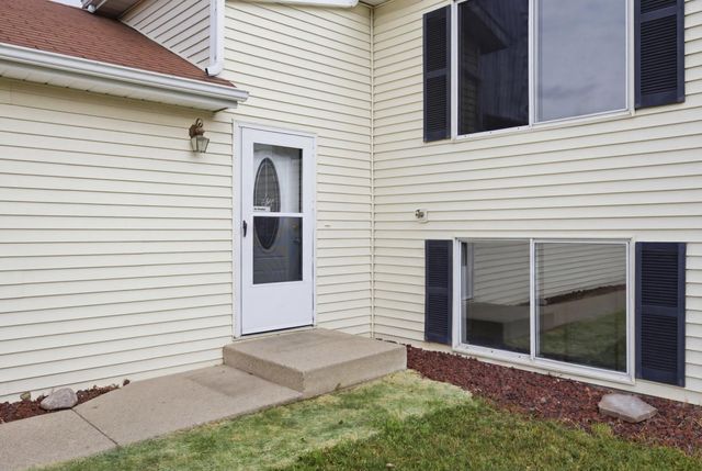 748 14th Avenue W, West Fargo, ND 58078