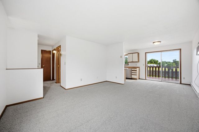 748 14th Avenue W, West Fargo, ND 58078