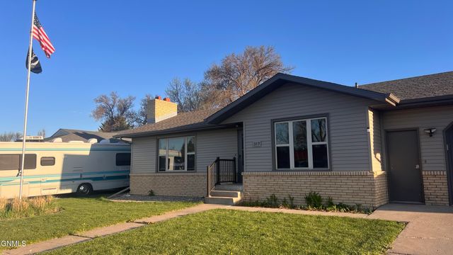317 Denver Avenue, Bismarck, ND 58504 property photo
