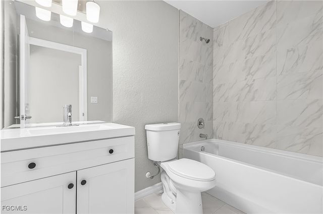 1128 NW 9th TER, Cape Coral, FL 33993