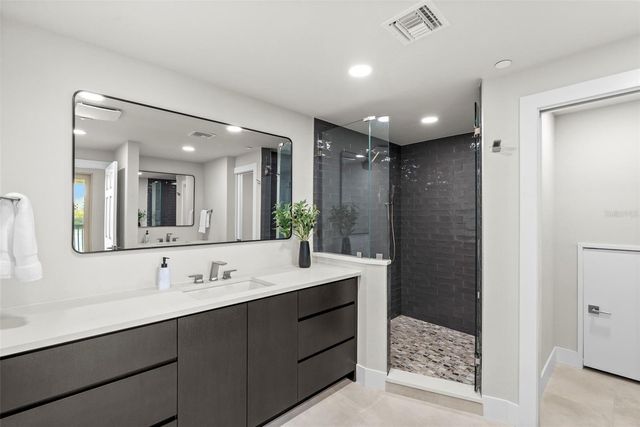 943 SEDDON COVE WAY 943, Tampa, FL 33602