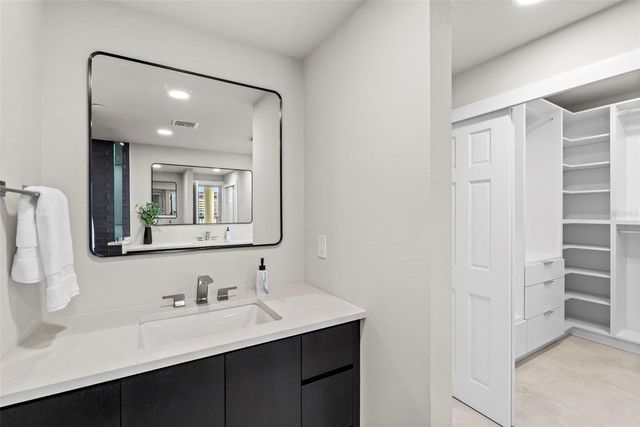 943 SEDDON COVE WAY 943, Tampa, FL 33602