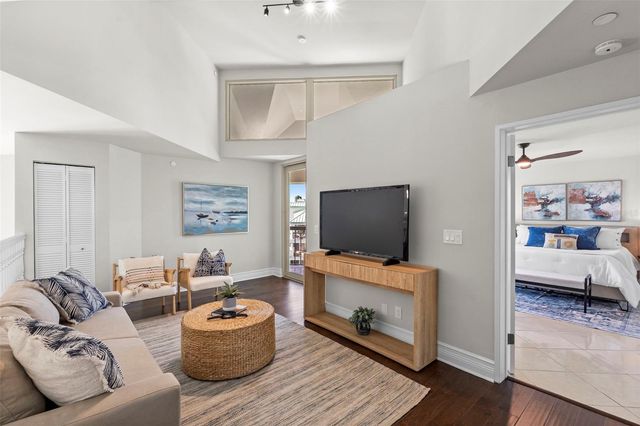 943 SEDDON COVE WAY 943, Tampa, FL 33602