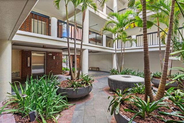 943 SEDDON COVE WAY 943, Tampa, FL 33602