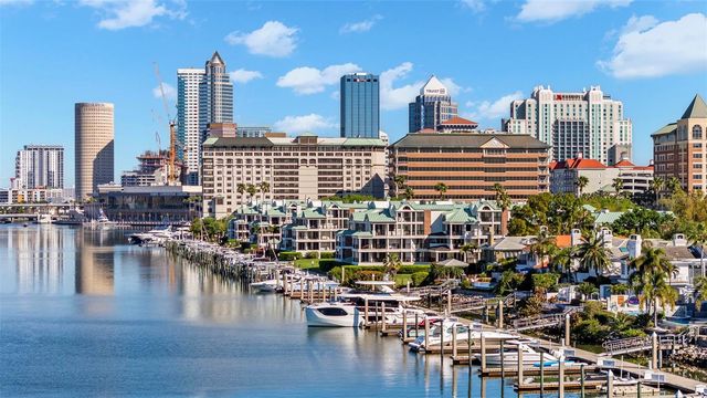 943 SEDDON COVE WAY 943, Tampa, FL 33602