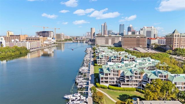 943 SEDDON COVE WAY 943, Tampa, FL 33602