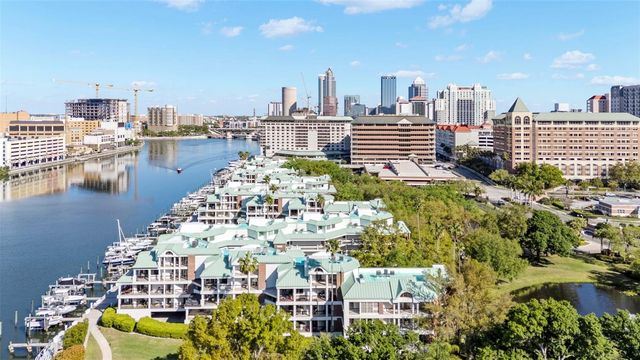 943 SEDDON COVE WAY 943, Tampa, FL 33602
