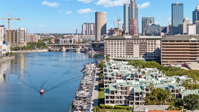 943 SEDDON COVE WAY 943, Tampa, FL 33602