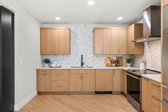 943 SEDDON COVE WAY 943, Tampa, FL 33602