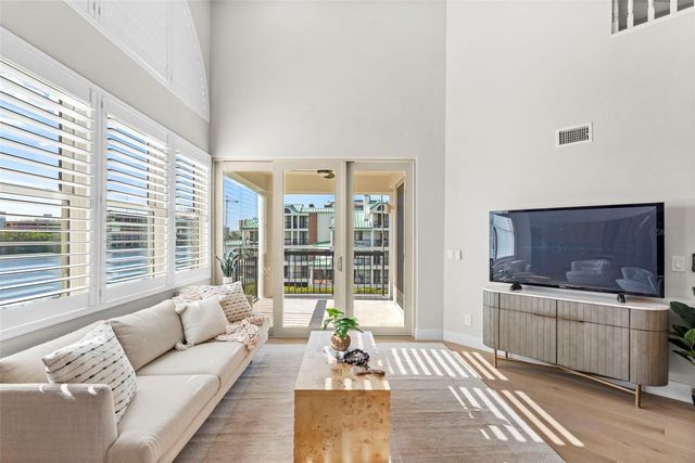 943 SEDDON COVE WAY 943, Tampa, FL 33602