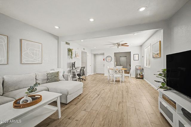 418 E HIDALGO Avenue, Phoenix, AZ 85040