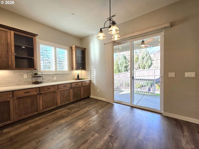 931 W MAGNOLIA Loop, Washougal, WA 98671