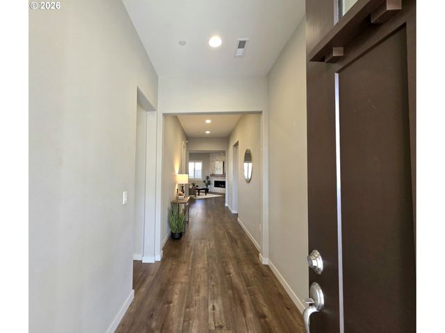 931 W MAGNOLIA Loop, Washougal, WA 98671