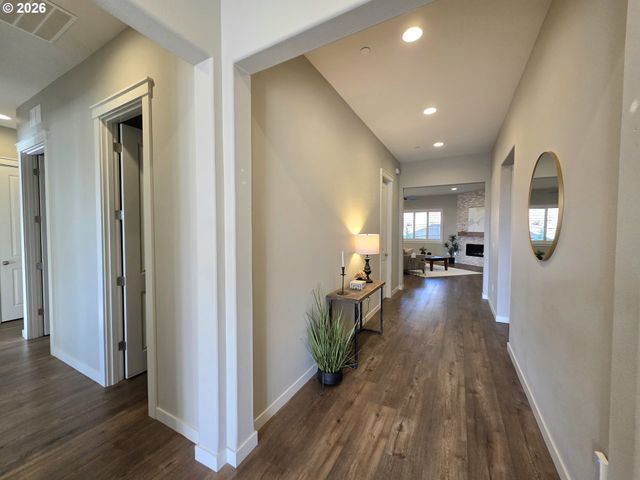 931 W MAGNOLIA Loop, Washougal, WA 98671