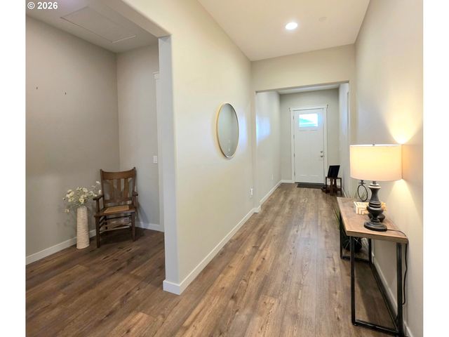 931 W MAGNOLIA Loop, Washougal, WA 98671