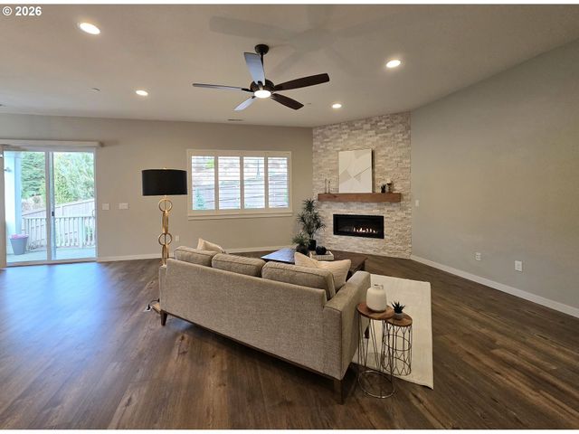 931 W MAGNOLIA Loop, Washougal, WA 98671