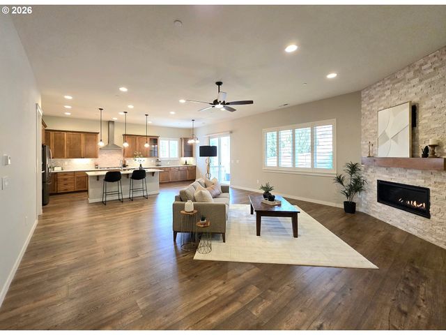 931 W MAGNOLIA Loop, Washougal, WA 98671