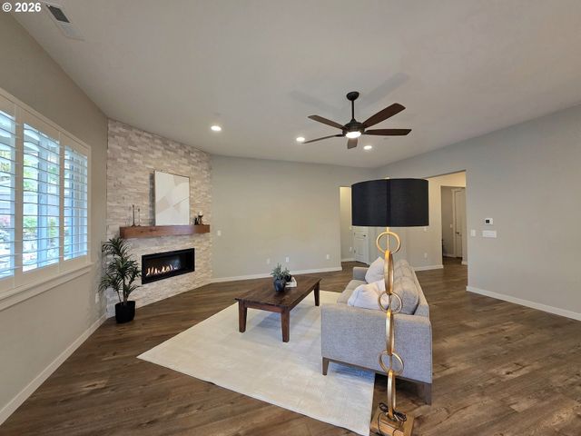 931 W MAGNOLIA Loop, Washougal, WA 98671