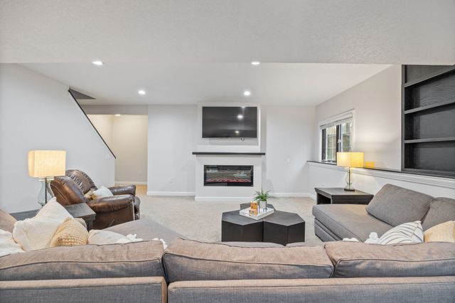 4727 Plumwood Drive, West Des Moines, IA 50265