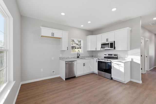 2670 Hendricks St, Gladewater, TX 75647