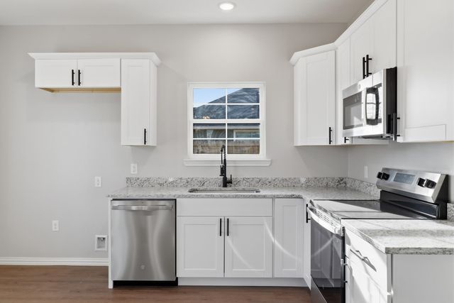 2670 Hendricks St, Gladewater, TX 75647