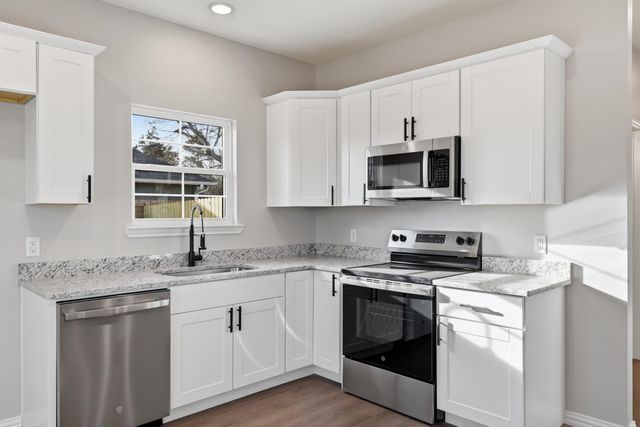 2670 Hendricks St, Gladewater, TX 75647