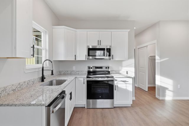 2670 Hendricks St, Gladewater, TX 75647