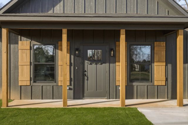 2670 Hendricks St, Gladewater, TX 75647