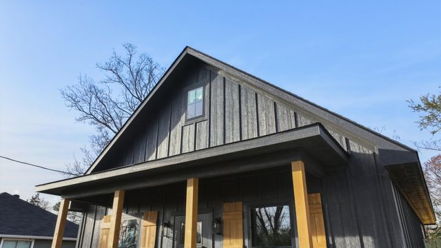 2670 Hendricks St, Gladewater, TX 75647