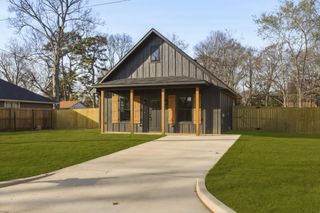 2670 Hendricks St, Gladewater, TX 75647