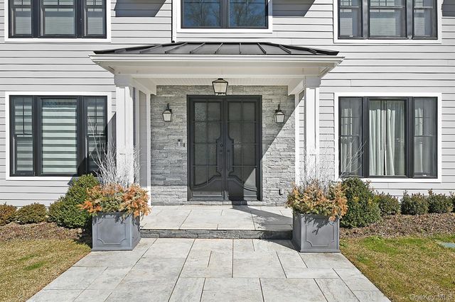 10 Yardley Drive, Dix Hills, NY 11746