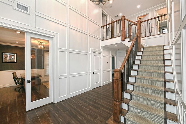 10 Yardley Drive, Dix Hills, NY 11746