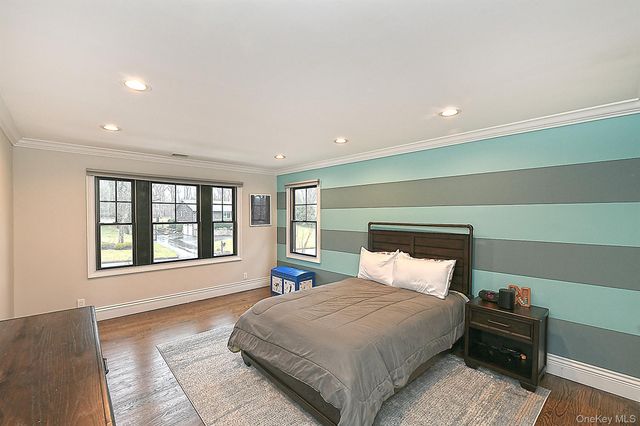 10 Yardley Drive, Dix Hills, NY 11746