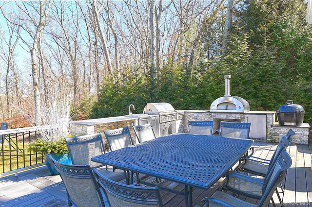 10 Yardley Drive, Dix Hills, NY 11746