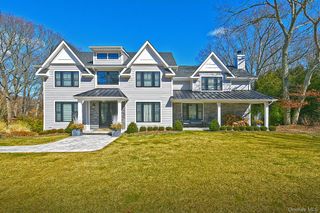 10 Yardley Drive, Dix Hills, NY 11746